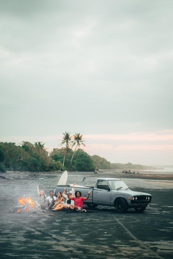 Seaside Tribe - Boutique Surf Stay & Retreat Tanah Lot Exterior foto